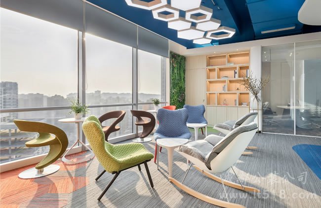 現(xiàn)代簡約風(fēng)辦公室裝修設(shè)計