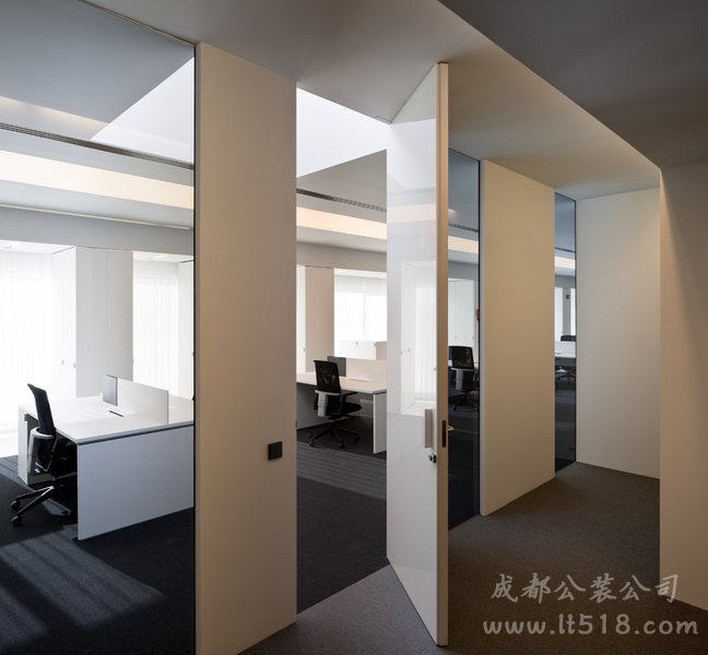 成都現代辦公室裝修風格哪家工裝裝修公司好？